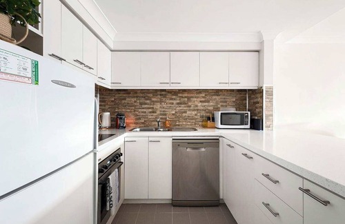 Perth Central Business District Apartment | 2 Paradise Pool +Parking HUGE 1BR CBD
