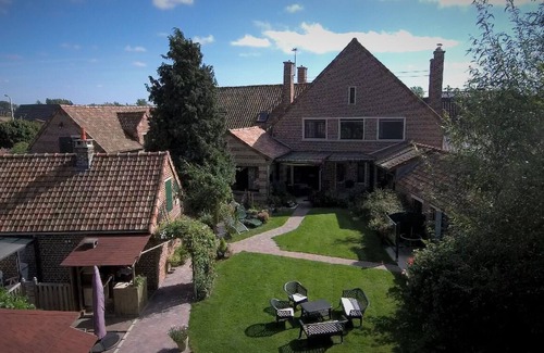 Blessy Cottage | 2-person gîte "La Maison de Arya" with jacuzzi and pool access