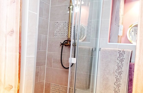 Moyaux Apartment | 2-person gîte with Spa, heated indoor pool, terrace and small garden