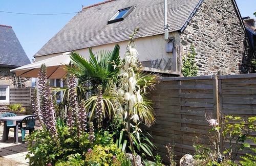 Plomodiern House | 2-person house with sea view 600 meters from the beach