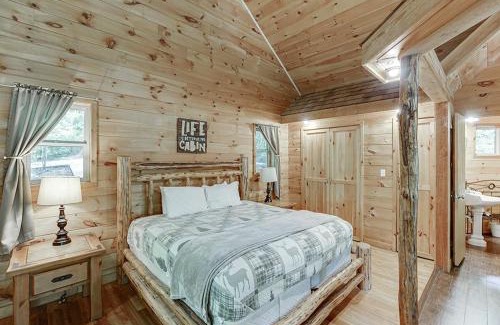 Helen House | 2 Person Jacuzzi Spa w Creekside Firepit