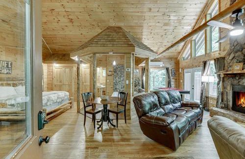 Helen House | 2 Person Jacuzzi Spa w Creekside Firepit