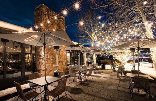 Steamboat Springs Hotel | 2 Pet-Friendly Retreats with Heated Pool, Near Steamboat Ski Resort - Parking