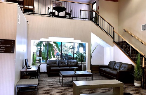 Window Rock Hotel | 2 Pet-friendly Units Near Navajo Nation Council Chambers! Pool Access & Hot Tub!