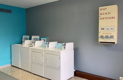 Melrose Park House | 2 Pet-friendly Units, Right on Budget! FREE Parking, Minutes to Thatcher Woods!