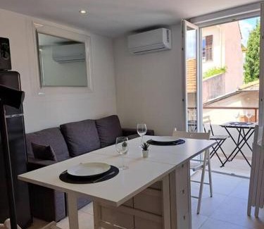 Saint-Laurent-du-Var Apartment | 2 pièces avec terrasse à 5 minutes de la plage N5
