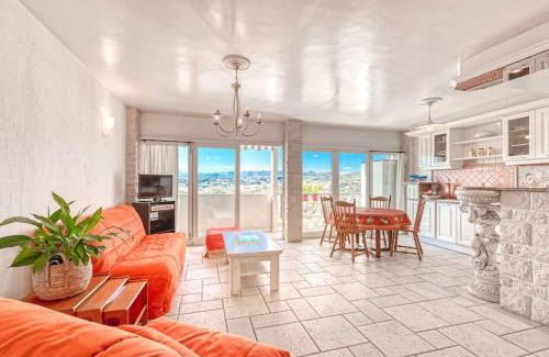 Riquier Apartment | 2 PIECEs BALCON VUE IMPRENABLE MER-VILLE-MONTAGNE