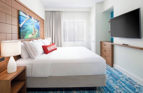 Park Shore House | 2 Pool View, Pet Friendly Suite with Full Kitchen!