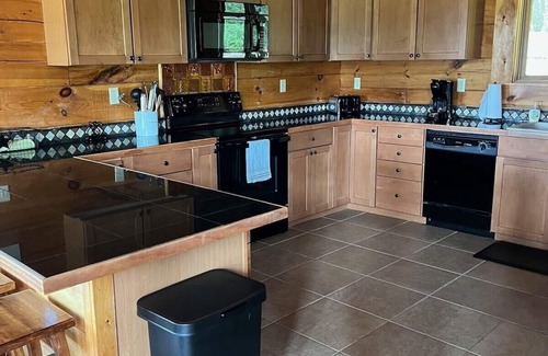 McGaheysville House | 2 Primary Suites - Spacious Log Home - Incredible Mountain Views and Location
