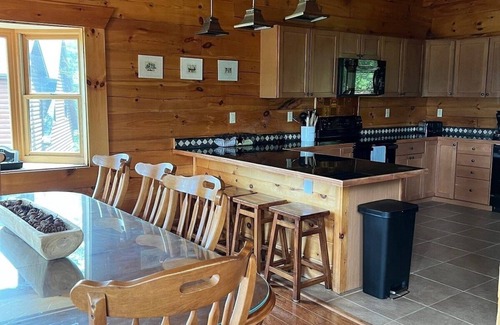 McGaheysville House | 2 Primary Suites - Spacious Log Home - Incredible Mountain Views and Location