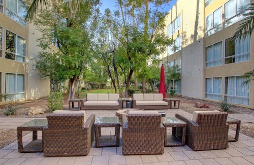 Laughlin House | 2 Queen Beds and Pet-Friendly! Outdoor Pool, Free Parking Onsite!