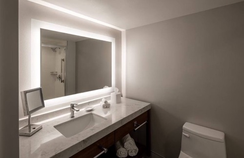 Downtown Resort | 2 Queen Beds & Gorgeous Sunset Views! Pet Friendly, Free Parking!