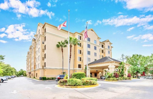 Florida Central Atlantic Coast Apartment | 2 Queen BR Condo Near Universal w Pool & Hot Tub