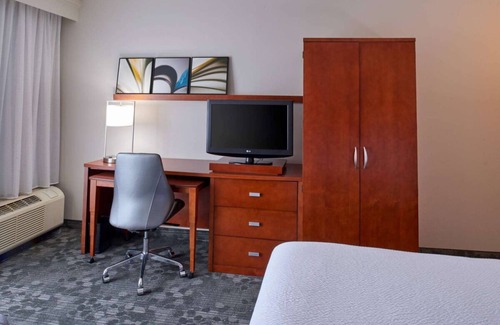 Indianapolis Resort | 2 Relaxing Units Close to Butterfly Village! Indoor Pool, Pet-friendly!