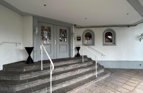 Aubing-Sud Hostel | 2-Rent Group Hostel Rooms AUB162