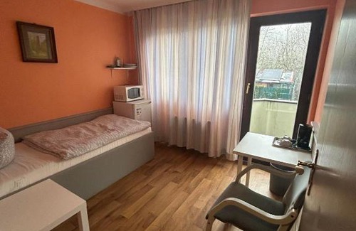 Aubing-Sud Hostel | 2-Rent Group Hostel Rooms AUB162