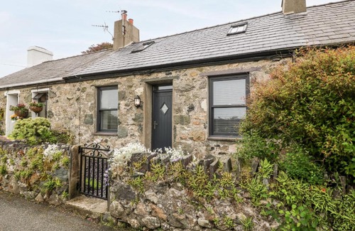 Groeslon House | 2 Rhoslyn