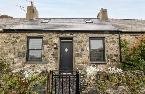 Groeslon House | 2 Rhoslyn
