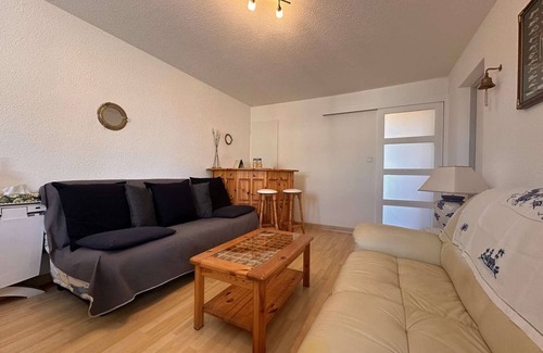 Boyardville Apartment | 2-Room Apartment with Balcony 700m from Beach