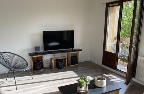 Cahors Apartment | 2 room apartment balcony parking near center