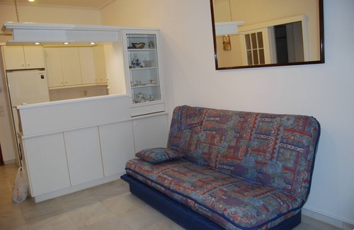 Kalamata Apartment | 2-ROOM APARTMENT FACING THE BEACH WITH SEA VIEW