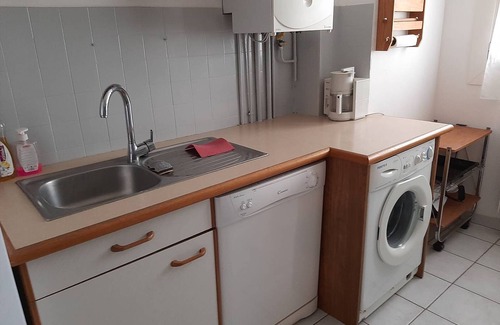 Le Port Apartment | 2-room apartment for 4, sea view, equipped kitchen, close to marina and shops