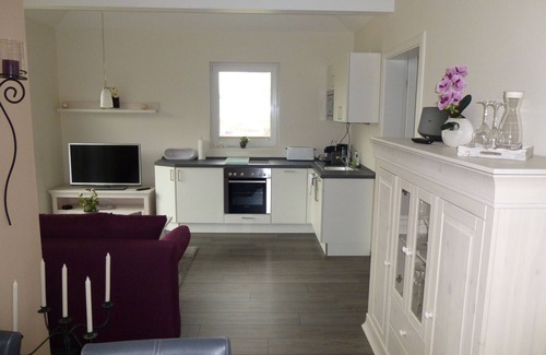 Pinneberg Apartment | 2-room apartment on the outskirts of Hamburg - wallbox - top equipment