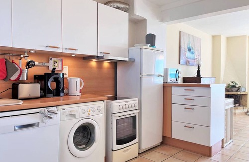 Le Lavandou Apartment | 2-room apartment with AC and parking near beach