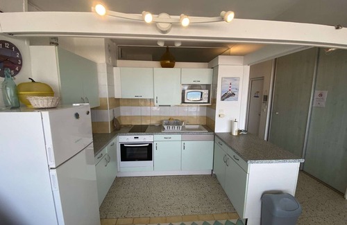 Port-la-Nouvelle Apartment | 2-room apt 4 ppl with balcony, A/C and pets allowed 150m from the beach