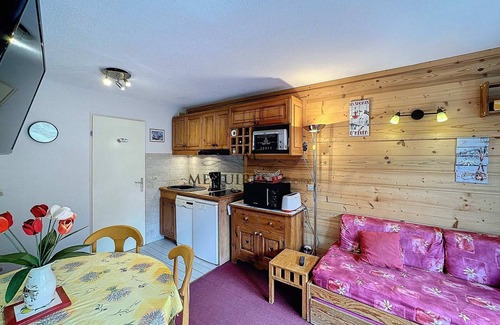 Les Bruyeres Apartment | 2-room cabin apt for 5, near slopes, parking, Wi-Fi, pets allowed
