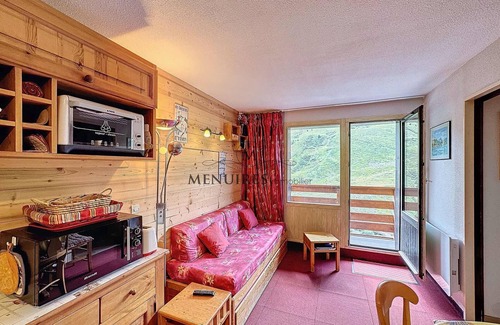Les Bruyeres Apartment | 2-room cabin apt for 5, near slopes, parking, Wi-Fi, pets allowed