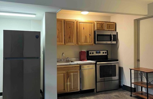 Lyndon Center Hotel | 2 room suite with kitchen at The Lodge at Great Falls