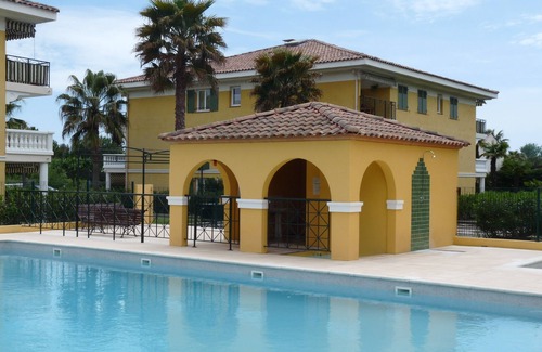 Mandelieu-La-Napoule Apartment | 2 rooms appartment in Mandelieu wit air conditionning and swimming pool