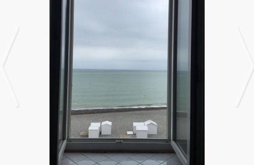 Mers-les-Bains Apartment | 2 rooms facing the sea