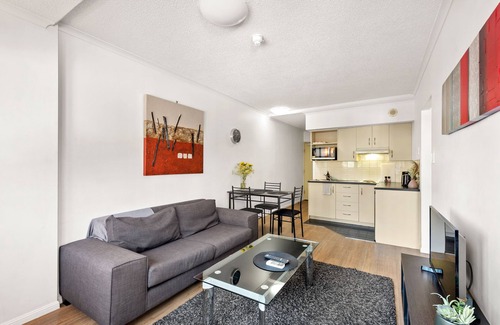 Fortitude Valley Apartment | 2 Seconds to…everything! ~ 1 Bed/1 Bath/1 Car – CBD Views