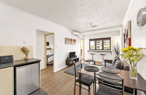 Fortitude Valley Apartment | 2 Seconds to…everything! ~ 1 Bed/1 Bath/1 Car – CBD Views