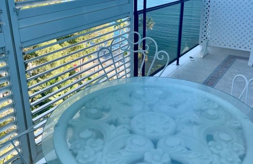 Marbella City Centre Apartment | 2. Skol 619A - Skol 703 beachfront central with views & WIFI