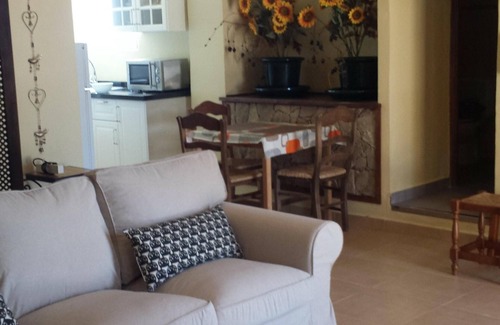 Riogordo Cottage | 2 Small cottages with pool