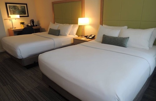 Medical Center Area Hotel | 2 Spacious Family Rooms with Modern Amenities Near Top Hospitals - Parking