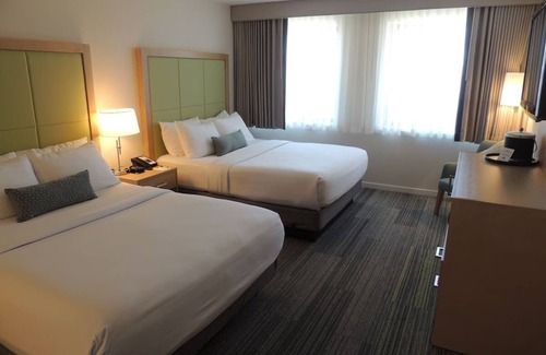 Medical Center Area Hotel | 2 Spacious Family Rooms with Modern Amenities Near Top Hospitals - Parking