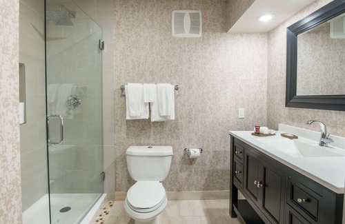Barron Park House | 2 Spacious Room with Free Breakfast, Heated Pool & Parking Near Stanford