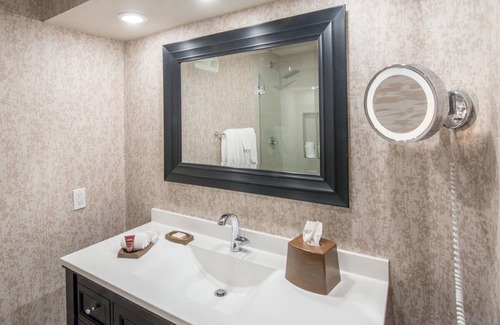 Barron Park House | 2 Spacious Room with Free Breakfast, Heated Pool & Parking Near Stanford