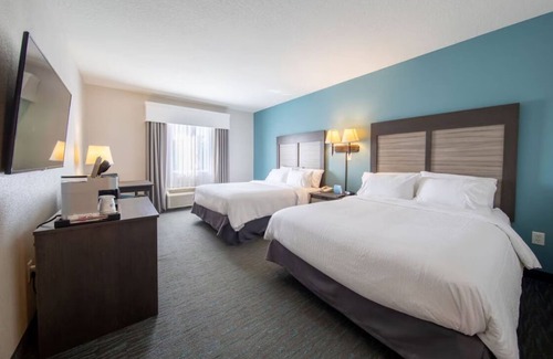 West Kissimmee House | 2 Spacious Suite with Hot Breakfast & Pool—Minutes from Theme Parks