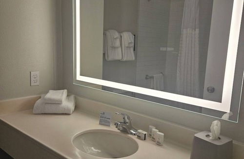 West Kissimmee House | 2 Spacious Suite with Hot Breakfast & Pool—Minutes from Theme Parks