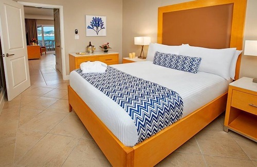 Philipsburg Hotel | 2 Spacious Suites w/ Full Kitchens, Outdoor Pools, and Free Parking, Beach!
