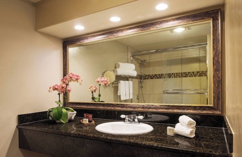 Barron Park House | 2 Spacious Unit with Heated Pool, Free Breakfast & Parking Near Stanford
