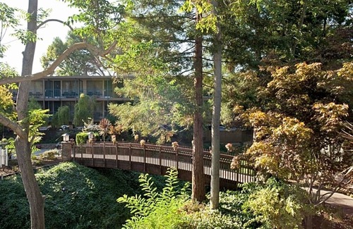 Barron Park House | 2 Spacious Unit with Heated Pool, Free Breakfast & Parking Near Stanford