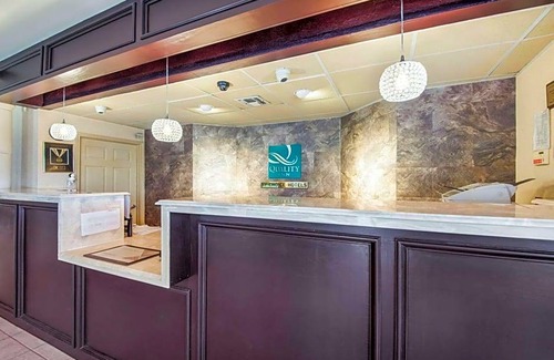 Bastrop Hotel | 2-Star Hotel ∙ Quality Inn Bastrop