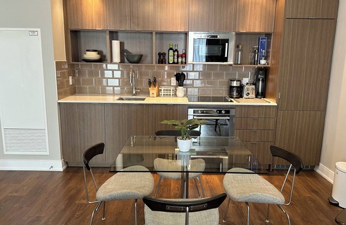 Garden District House | 2-Storey Townhome | Downtown | Free Parking | 100% Walk Score