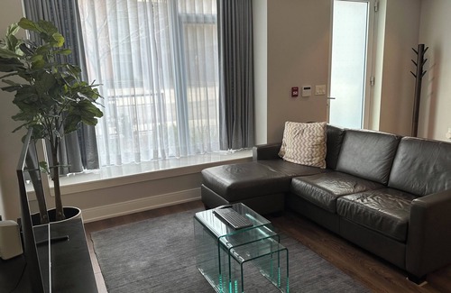 Garden District House | 2-Storey Townhome | Downtown | Free Parking | 100% Walk Score